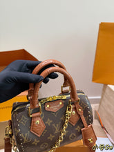 Load image into Gallery viewer, LB1391 LV Speedy 20 Monogram
