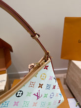 Load image into Gallery viewer, LB1394 LV Carryall East-West Tote / 34 × 20 cm
