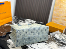 Load image into Gallery viewer, LB1395 LV Onthego Denim Tote /34 cm 25 cm

