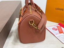 Load image into Gallery viewer, LB1396 LV Speedy 30 /30 × 21 cm

