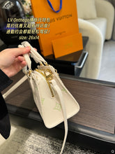 Load image into Gallery viewer, LB1397 LV Onthego Horizontal Tote / 26 × 14 cm
