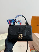 Load image into Gallery viewer, LB1399 Louis Vuitton Madeleine BB / 25 x 16 cm

