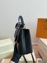 Load image into Gallery viewer, LB1399 Louis Vuitton Madeleine BB / 25 x 16 cm
