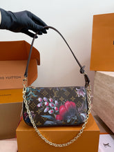 Load image into Gallery viewer, LB1043 Louis Vuitton Pochette Accessoires Mila / 23 x 13 cm
