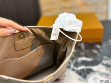 Load image into Gallery viewer, LB1406 Louis Vuitton All Around PM / 28 x 25 cm
