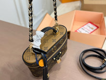Load image into Gallery viewer, LB1407 Louis Vuitton Nice BB Vanity Case / 19 x 12 cm
