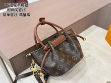 Load image into Gallery viewer, LB1409 Louis Vuitton Petite Boîte Chapeau / 16 x 13 cm
