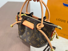 Load image into Gallery viewer, LB1409 Louis Vuitton Petite Boîte Chapeau / 16 x 13 cm
