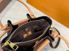 Load image into Gallery viewer, LB1409 Louis Vuitton Petite Boîte Chapeau / 16 x 13 cm
