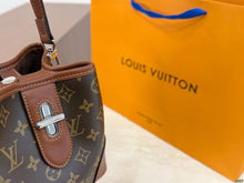 Load image into Gallery viewer, LB1500 Louis Vuitton Noe BB Bucket Bag / 17 x 17 cm
