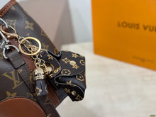 Load image into Gallery viewer, LB1500 Louis Vuitton Noe BB Bucket Bag / 17 x 17 cm
