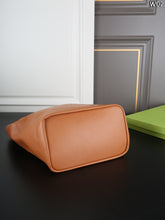 Load image into Gallery viewer, LWE048 LOEWE Squeeze Handbag / 35 x 25 cm
