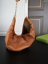 Load image into Gallery viewer, LWE048 LOEWE Squeeze Handbag / 35 x 25 cm
