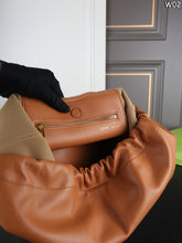 Load image into Gallery viewer, LWE048 LOEWE Squeeze Handbag / 35 x 25 cm
