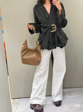Load image into Gallery viewer, LWE048 LOEWE Squeeze Handbag / 35 x 25 cm
