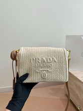 Load image into Gallery viewer, PD374 Prada Raffia Woven Handbag / 20 x 14 cm
