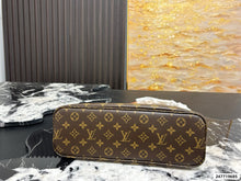 Load image into Gallery viewer, LB1502 Louis Vuitton Lineup Shopping Bag / 35 x 25 cm
