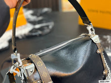 Load image into Gallery viewer, LB1505 Louis Vuitton Side Trunk Soft Box / 23 cm
