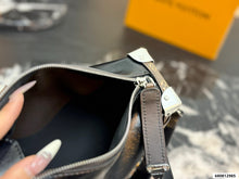 Load image into Gallery viewer, LB1505 Louis Vuitton Side Trunk Soft Box / 23 cm
