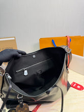 Load image into Gallery viewer, LB1507 Louis Vuitton Carryall Dark MM / 39 x 30 x 15 cm
