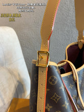 Load image into Gallery viewer, LB1508 Louis Vuitton Carryall GM Tote Bag / 40 x 31 x 14 cm
