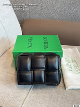 Load image into Gallery viewer, BV087 Bottega Veneta Cassette Mini Bag / 17 x 12 x 6 cm
