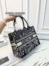 Load image into Gallery viewer, DR604 Dior Embroidered Zoo Tote Bag / 36 x 28 cm
