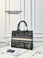 Load image into Gallery viewer, DR604 Dior Embroidered Zoo Tote Bag / 36 x 28 cm
