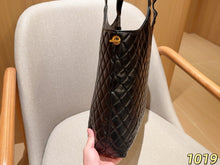 Load image into Gallery viewer, YSK453 YSL Saint Laurent Gaby Quilted Shopping Tote / 35 x 31 x 11 cm
