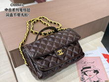 Load image into Gallery viewer, CC1368 CHANEL Vintage 2.55 Reissue / 24 x 15 cm
