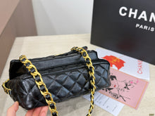 Load image into Gallery viewer, CC1368 CHANEL Vintage 2.55 Reissue / 24 x 15 cm
