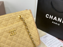 Load image into Gallery viewer, CC1370 CHANEL 2025/26 FW Haute Couture Tote  / 34 x 26 cm
