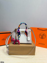 Load image into Gallery viewer, HM187 Hermès Kelly 25 / 25 x 19 x 10 cm

