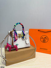 Load image into Gallery viewer, HM187 Hermès Kelly 25 / 25 x 19 x 10 cm
