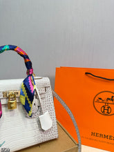 Load image into Gallery viewer, HM187 Hermès Kelly 25 / 25 x 19 x 10 cm
