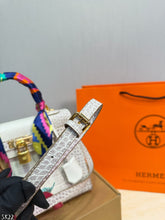 Load image into Gallery viewer, HM187 Hermès Kelly 25 / 25 x 19 x 10 cm
