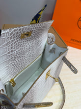 Load image into Gallery viewer, HM187 Hermès Kelly 25 / 25 x 19 x 10 cm
