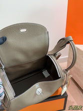 Load image into Gallery viewer, HM188 Hermes Lindy 26 / TC Leather / 26x18x12cm
