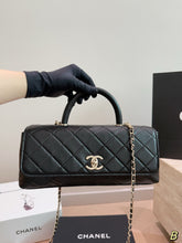 Load image into Gallery viewer, CC1372 Chanel Maxi Flap Bag / 31 x 20 x 12 cm
