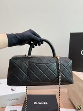 Load image into Gallery viewer, CC1372 Chanel Maxi Flap Bag / 31 x 20 x 12 cm
