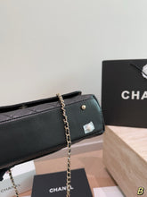 Load image into Gallery viewer, CC1372 Chanel Maxi Flap Bag / 31 x 20 x 12 cm

