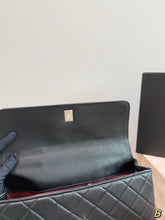 Load image into Gallery viewer, CC1372 Chanel Maxi Flap Bag / 31 x 20 x 12 cm
