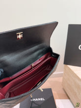 Load image into Gallery viewer, CC1372 Chanel Maxi Flap Bag / 31 x 20 x 12 cm

