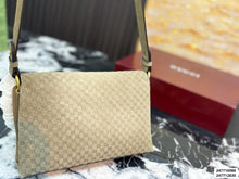 Load image into Gallery viewer, GC780 Gucci Chain Suede Shoulder Bag / 36.2 x 22 cm &amp; 28.2 x 20 cm
