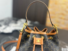Load image into Gallery viewer, CL153 Celine Clara Bucket Bag / 23 x 22 cm &amp; 18 x 17 cm
