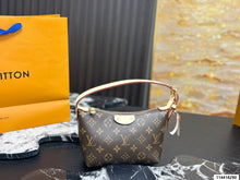 Load image into Gallery viewer, LB1424 Louis Vuitton Hills Pochette / 20 x 11 x 8 cm
