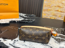 Load image into Gallery viewer, LB1424 Louis Vuitton Hills Pochette / 20 x 11 x 8 cm
