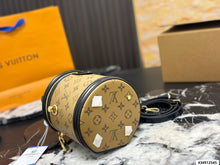 Load image into Gallery viewer, LB1425 Louis Vuitton Cannes Handbag / 16 x 18 cm
