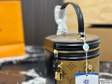 Load image into Gallery viewer, LB1425 Louis Vuitton Cannes Handbag / 16 x 18 cm
