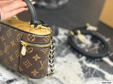 Load image into Gallery viewer, LB1426 Louis Vuitton Vanity Chain Pouch / 19 x 12 cm
